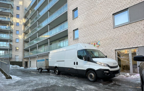 Moving van with 5m3 500kg trailer